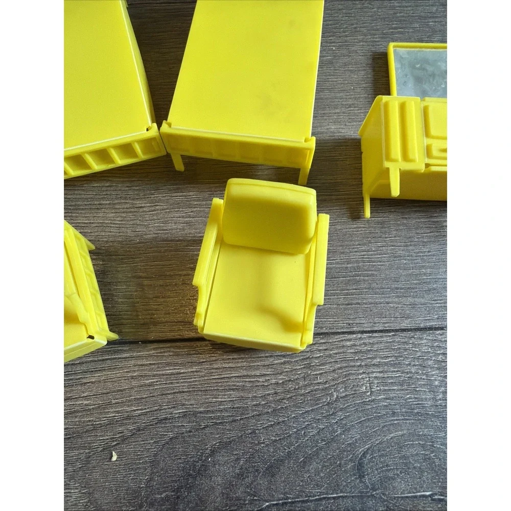 Vintage 6 Piece Liddle Kiddles Snap Happy Little Furniture Set Yellow Mattel